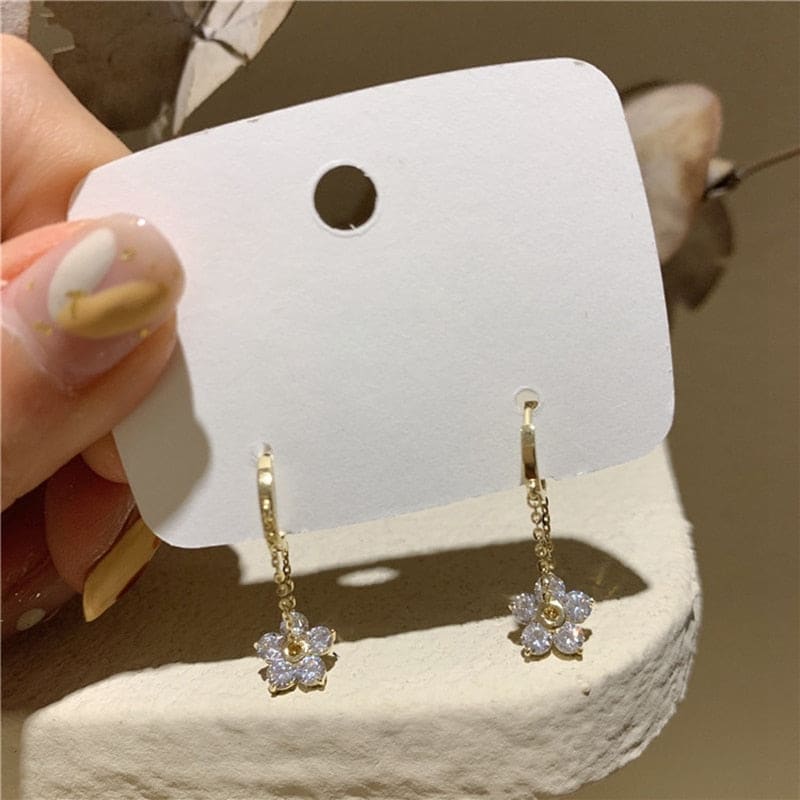 Boucle d’oreille chaine pendante fleur