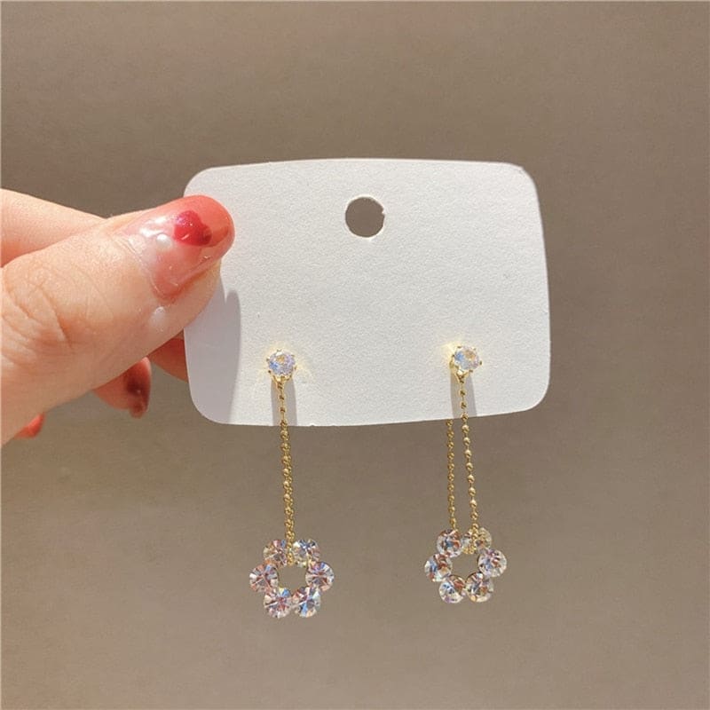 Boucle d’oreille chaine pendante fleur de cristal