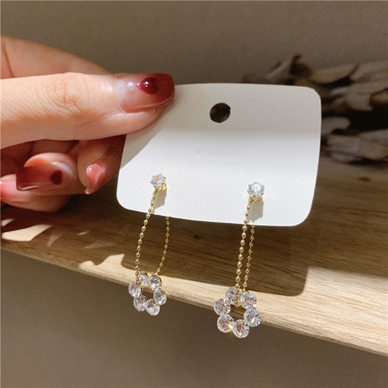 Boucle d’oreille chaine pendante fleur de cristal