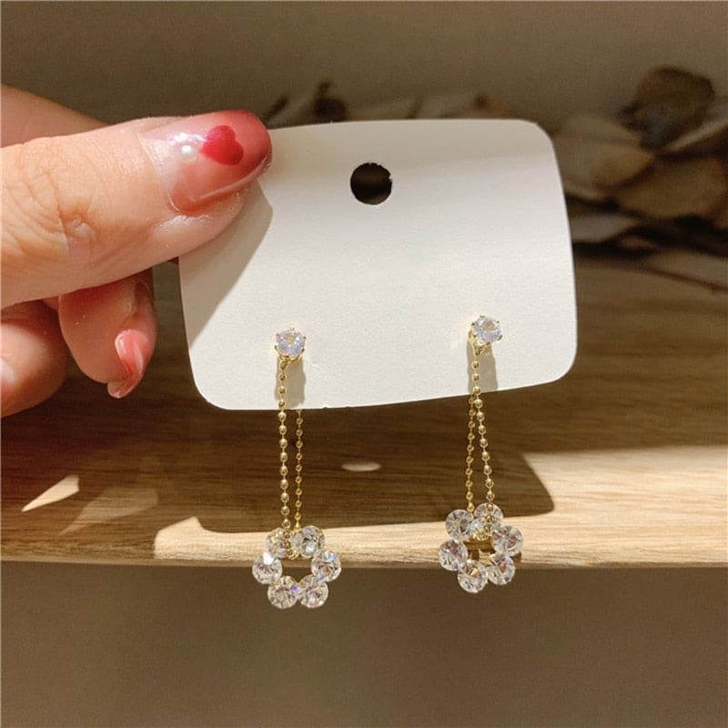 Boucle d’oreille chaine pendante fleur de cristal