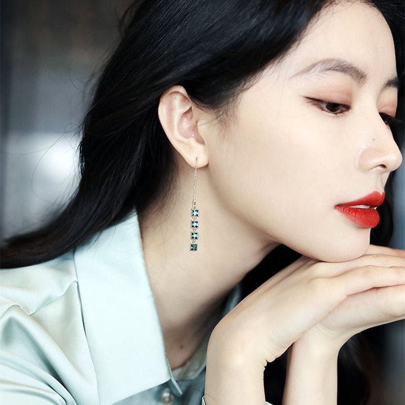 Boucle d’oreille chaine traversante et pendante verte