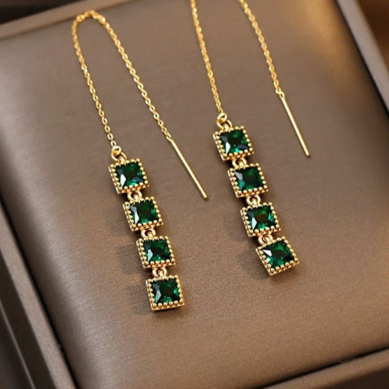 Boucle d’oreille chaine traversante et pendante verte