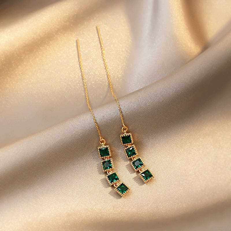 Boucle d’oreille chaine traversante et pendante verte