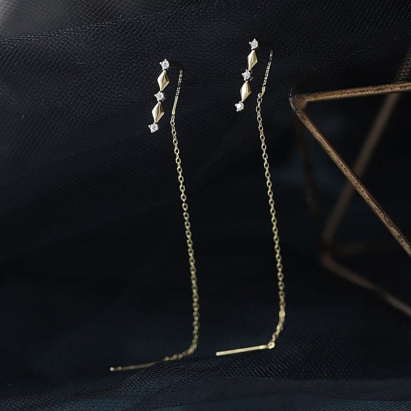 Boucle d’oreille chaine traversante losange doré