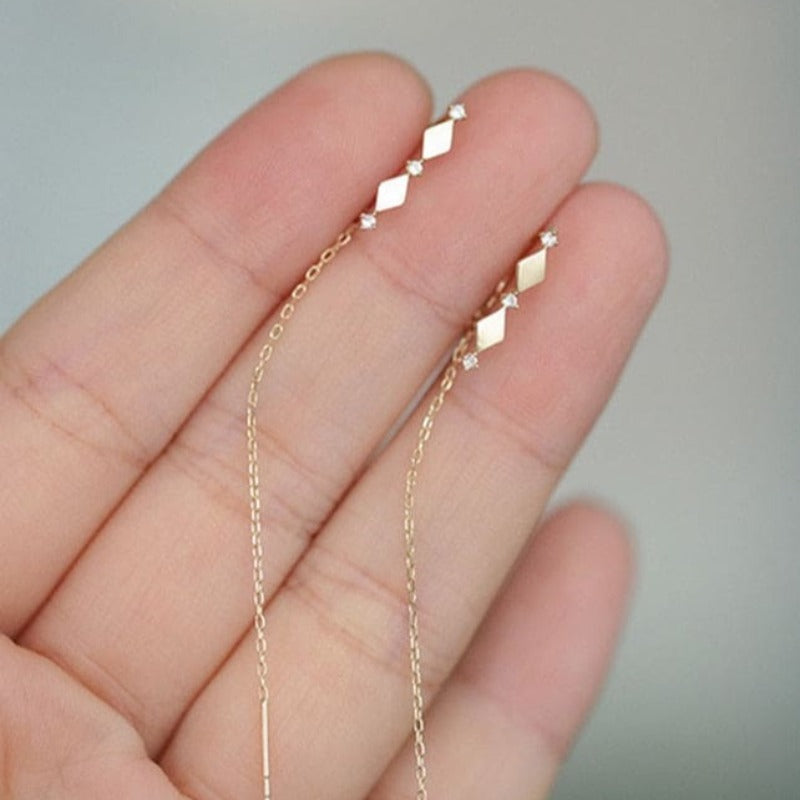 Boucle d’oreille chaine traversante losange doré