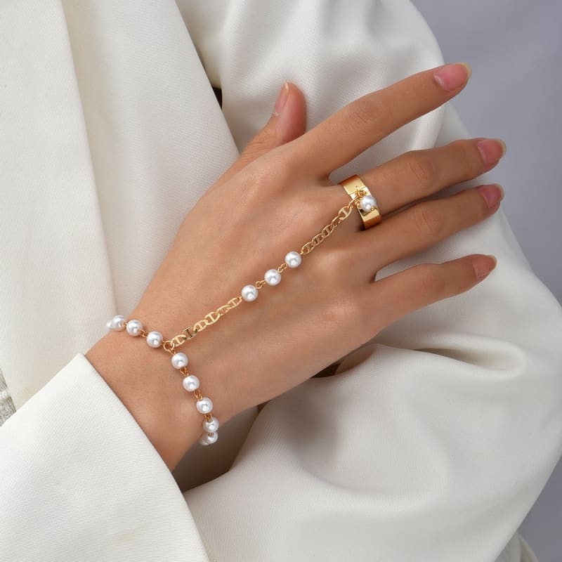 Chaine de main avec bague