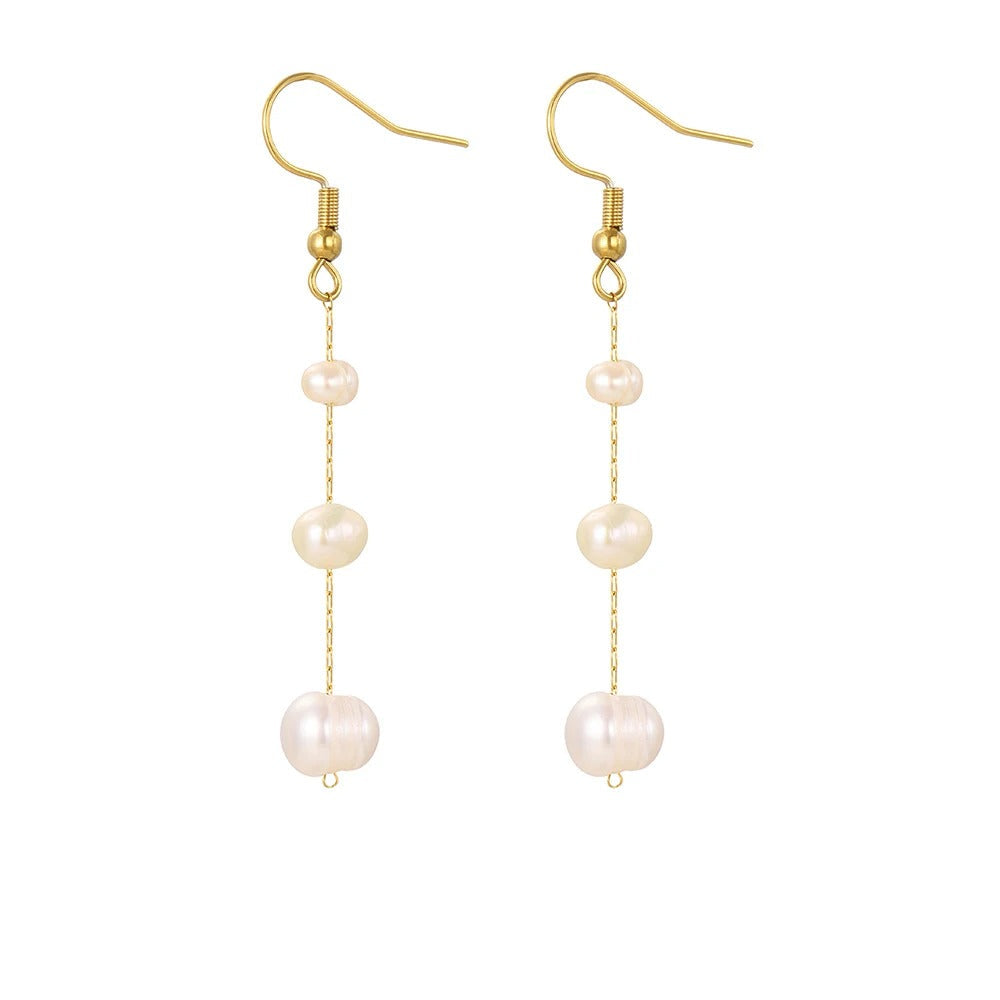 Gold chain earring with pearl
