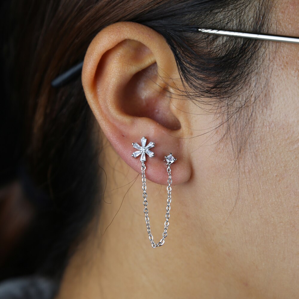 Boucle d'oreille Double Perçage avec Fleur en Zircone Cubique