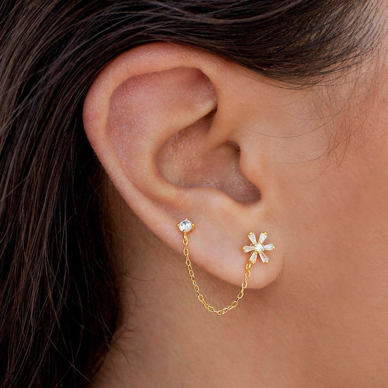 Boucle d'oreille Double Perçage avec Fleur en Zircone Cubique