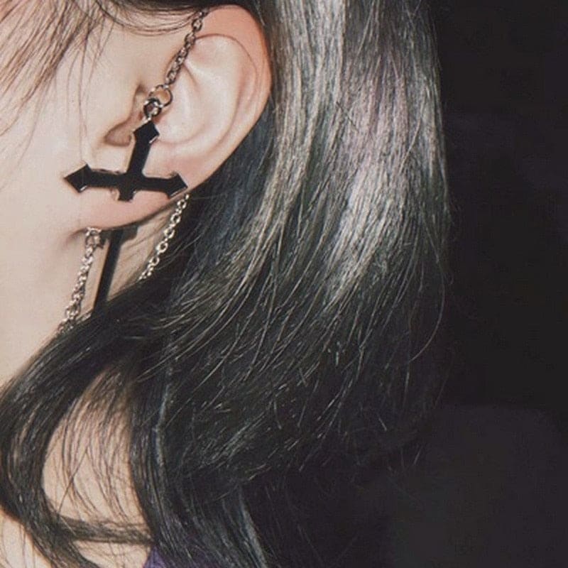 Boucle d’oreille chaine gothique