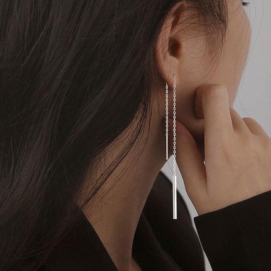 Boucle d’oreille chaine traversante argent