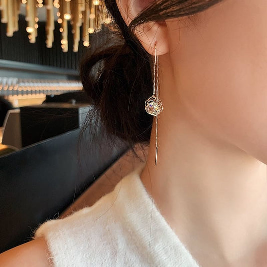 Boucle d’oreille chaine traversante avec rose