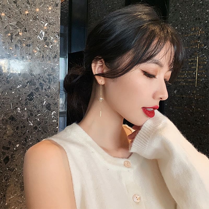 Boucle d’oreille chaine traversante avec rose