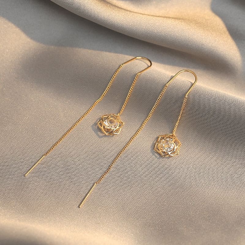 Boucle d’oreille chaine traversante avec rose