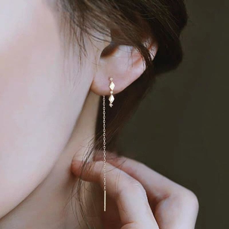 Boucle d’oreille chaine traversante losange doré