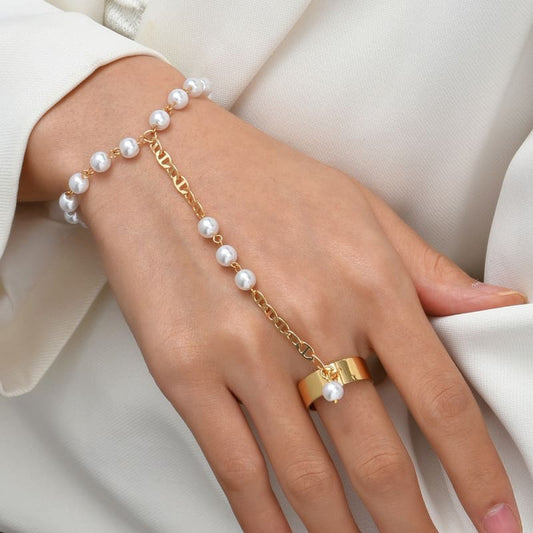 Chaine de main avec bague