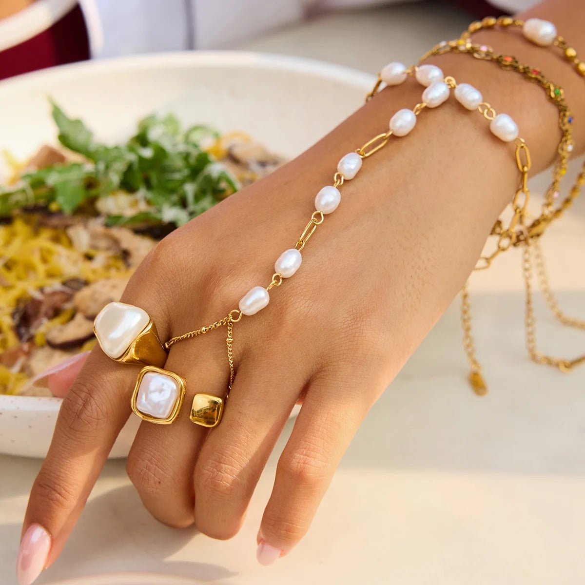 Chaine de main grosses perles