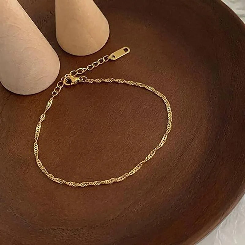 Thin chain bracelet