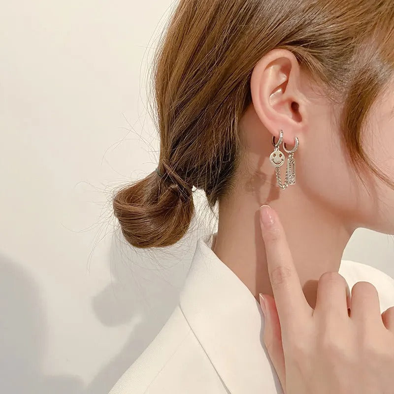 Boucle d'oreille chaine 2 trous visage souriant