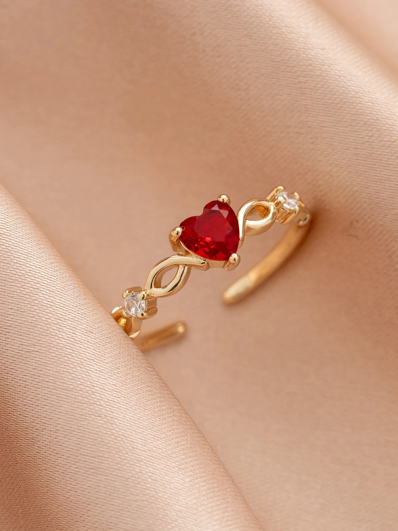 Bague de pouce avec coeur rouge